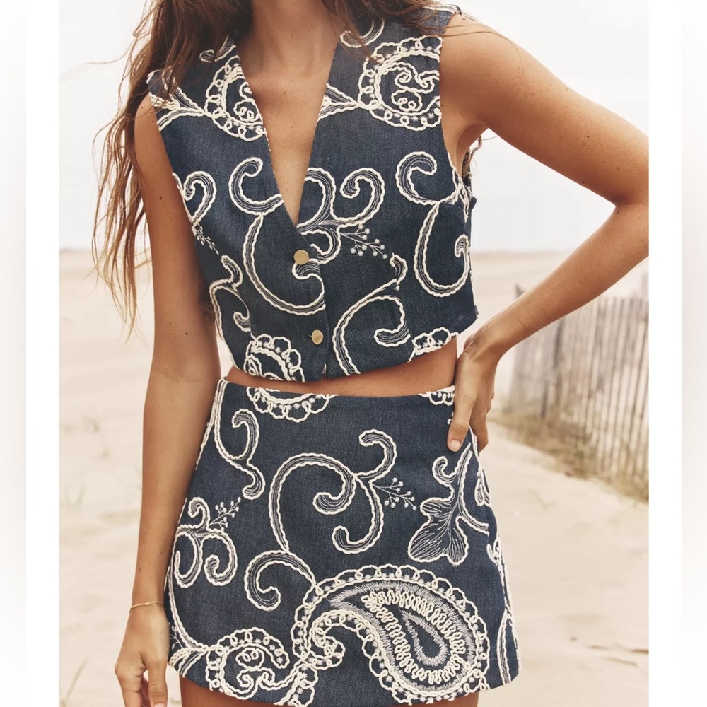 Zara | EMBROIDERED VEST Blue and White Paisley part of Two-Piece Set Coord